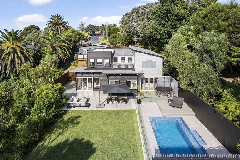 Photo of property in 890 Beach Road, Waiake, Auckland, 0630