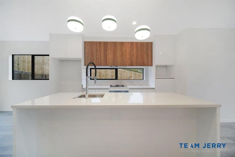 Photo of property in 40b Crestview Rise, Papakura, 2110