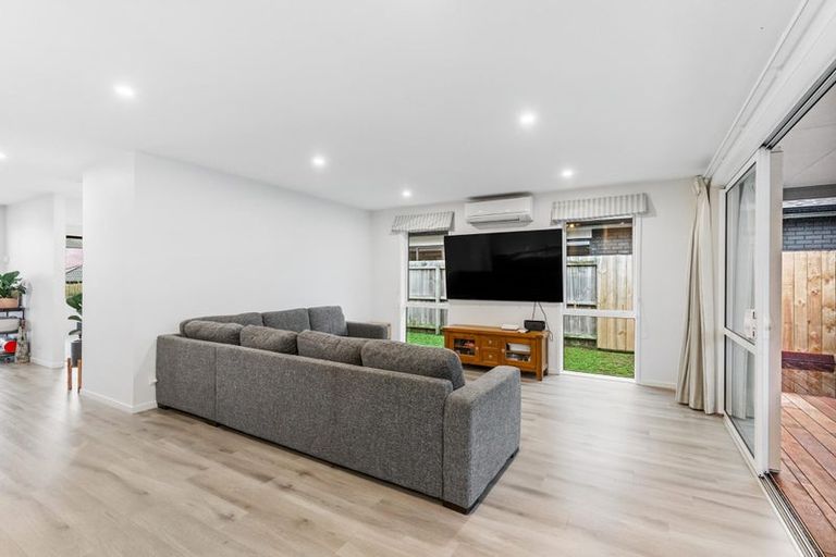 Photo of property in 36 Accolage Boulevard, Kumeu, 0810
