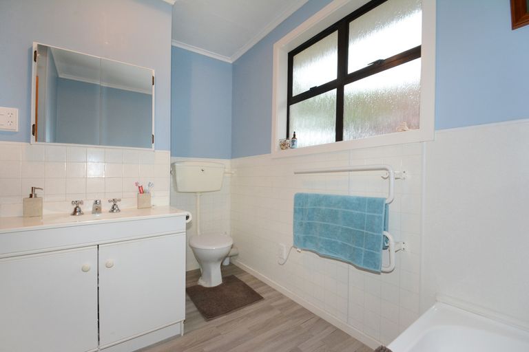 Photo of property in 35 Pioneer Crescent, Helensburgh, Dunedin, 9010