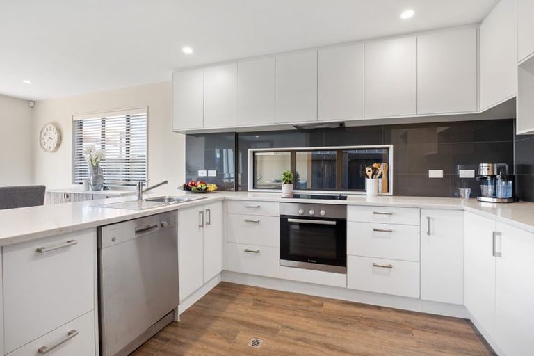 Photo of property in 21 Irving Place, Hobsonville, Auckland, 0616