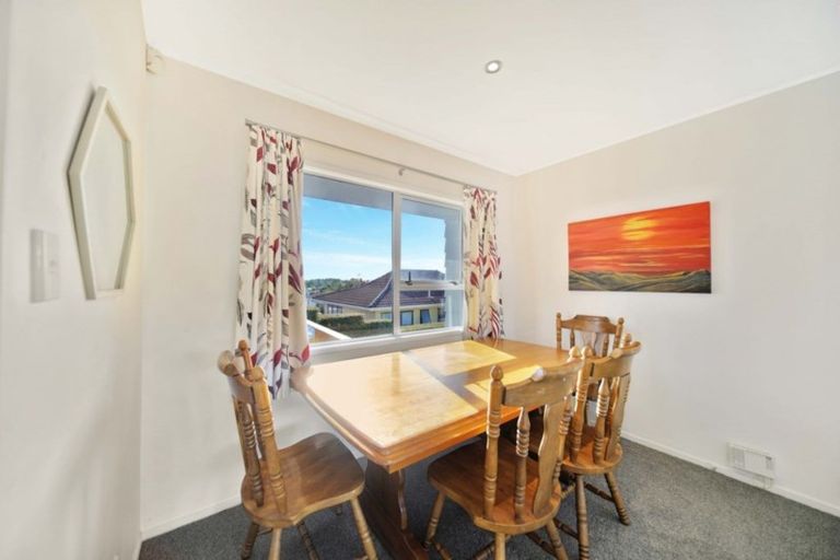 Photo of property in 2/52 Highland Park Drive, Highland Park, Auckland, 2010