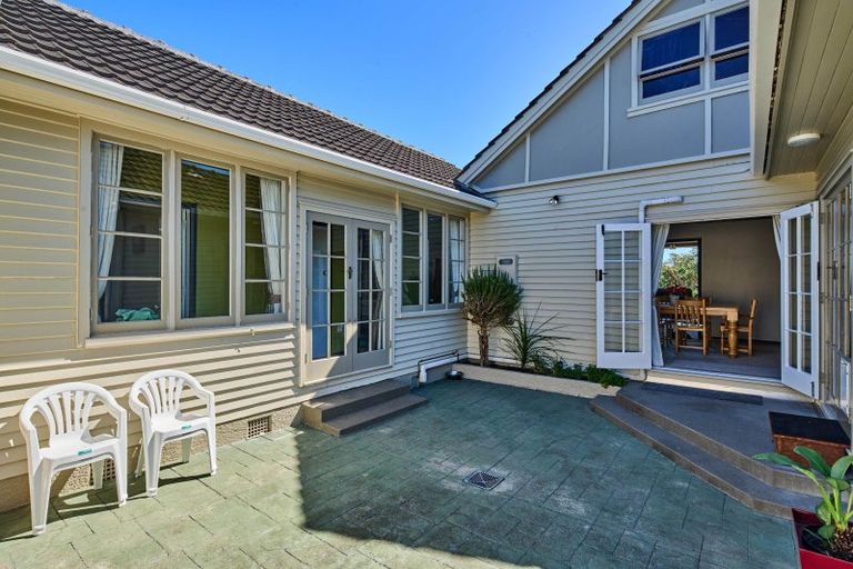 Photo of property in 135 Seaview Road, Paraparaumu Beach, Paraparaumu, 5032