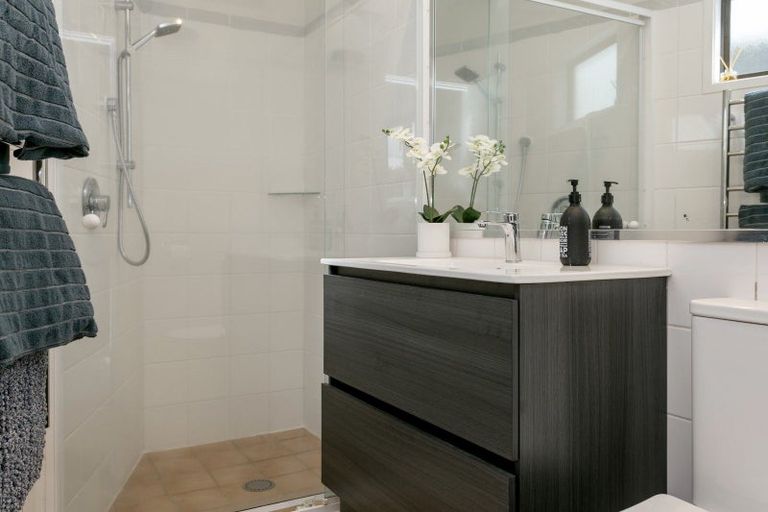 Photo of property in 4 Kathleen Place, Rainbow Point, Taupo, 3330