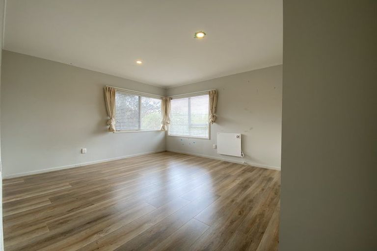 Photo of property in 4 Sailfish Drive, West Harbour, Auckland, 0618