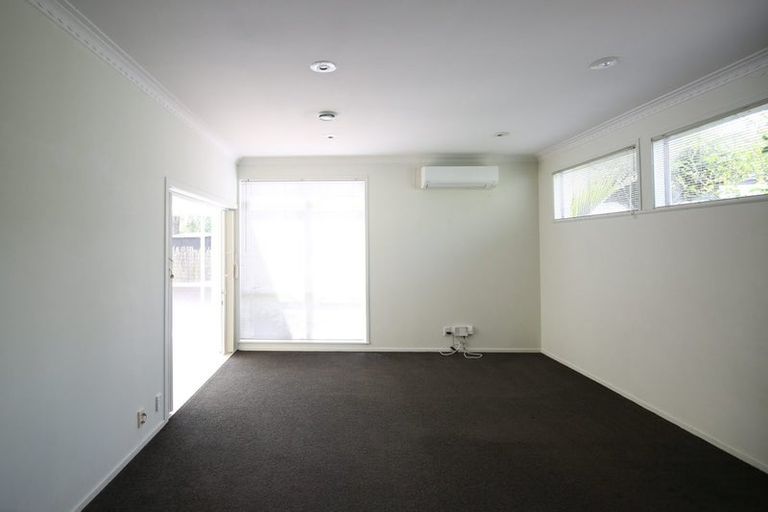 Photo of property in 2/26 Sunnyhill Crescent, Sunnyhills, Auckland, 2010