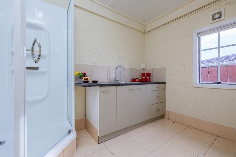 Photo of property in 10/26a Sunnynook Road, Sunnynook, Auckland, 0620