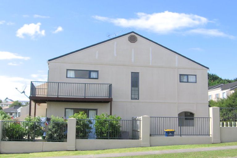 Photo of property in 3/86 Fernhill Way, Oteha, Auckland, 0632