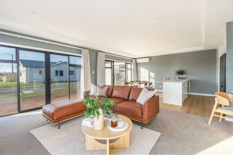 Photo of property in 104 Eriksen Road, Te Awa, Napier, 4110