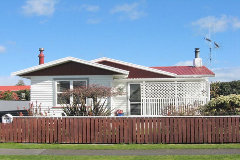 Photo of property in 8 Ross Street, Levin, 5510