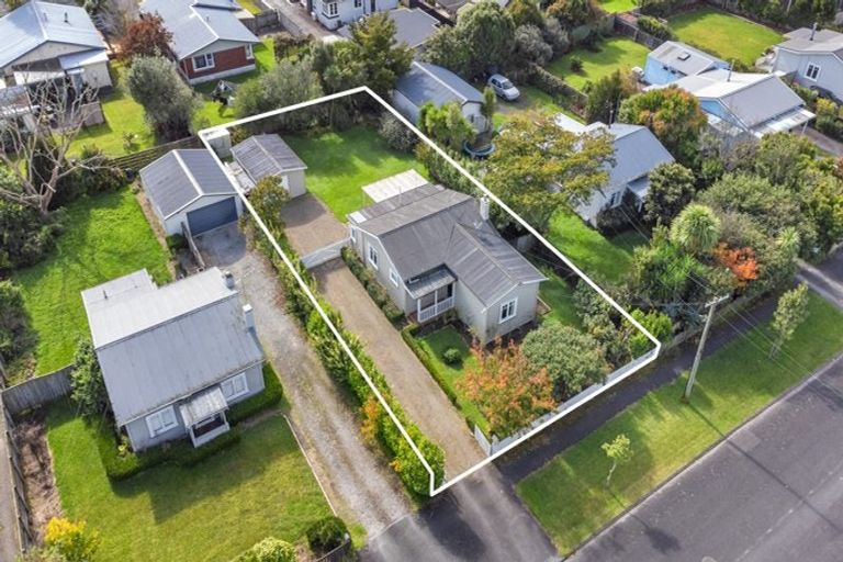 Photo of property in 27 Oxford Street, Fairfield, Hamilton, 3214