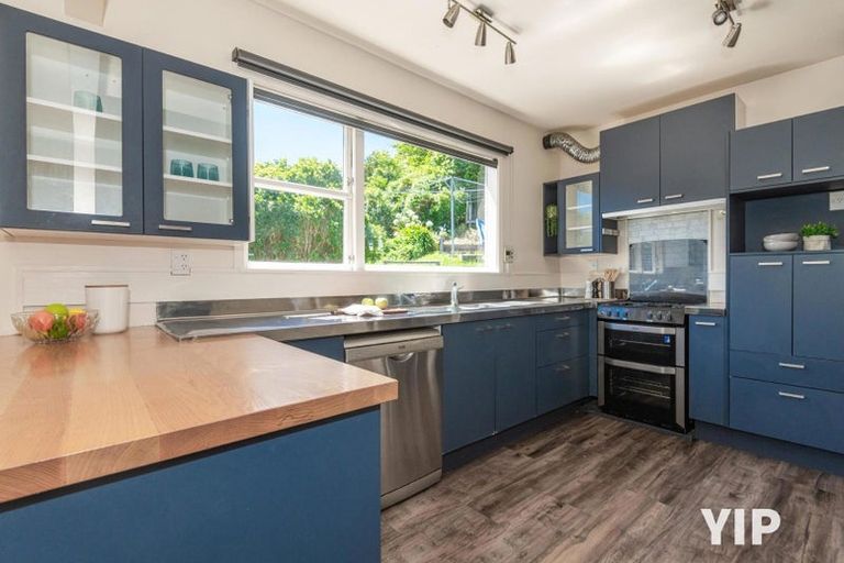 Photo of property in 19 Black Rock Road, Newlands, Wellington, 6037