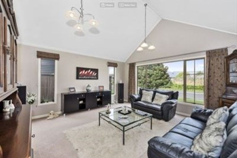Photo of property in 6 Sovereign Place, Rototuna North, Hamilton, 3210