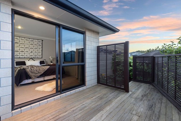 Photo of property in 2 Crater Close, Pyes Pa, Tauranga, 3112