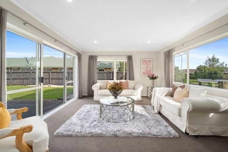 Photo of property in 2 Amadeus Place, Northpark, Auckland, 2013