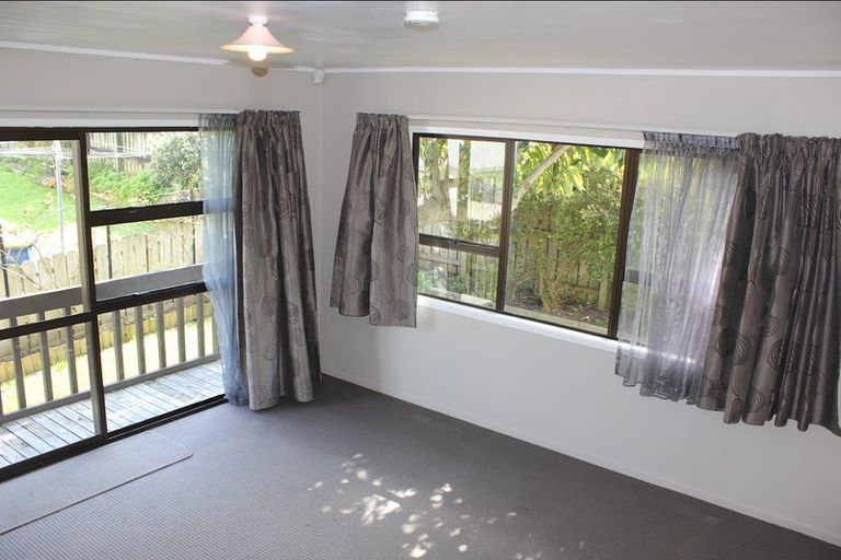 Photo of property in 2/13 Mona Vale, West Harbour, Auckland, 0618