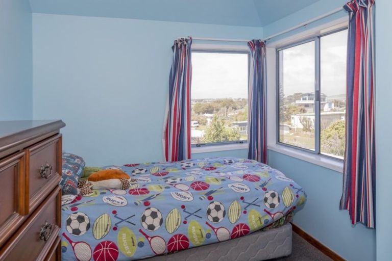 Photo of property in 14 Marine Parade South, Foxton Beach, Foxton, 4815