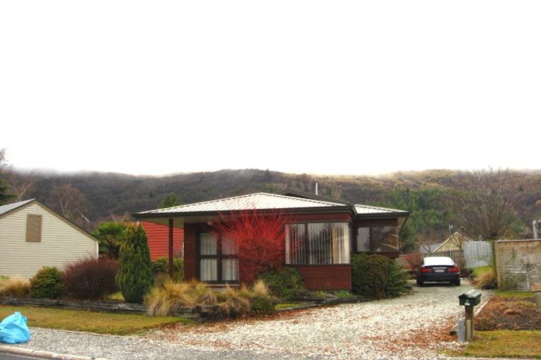 Photo of property in 3 Hood Crescent, Arrowtown, 9302