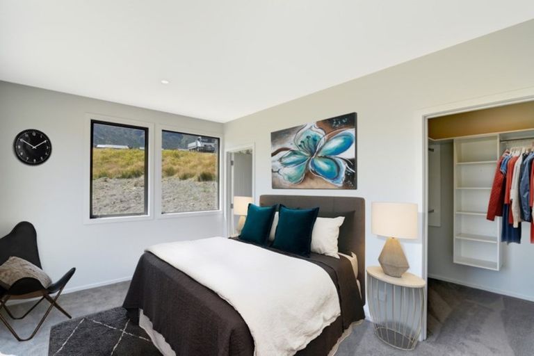 Photo of property in 16 Kinross Lane, Jacks Point, Queenstown, 9371