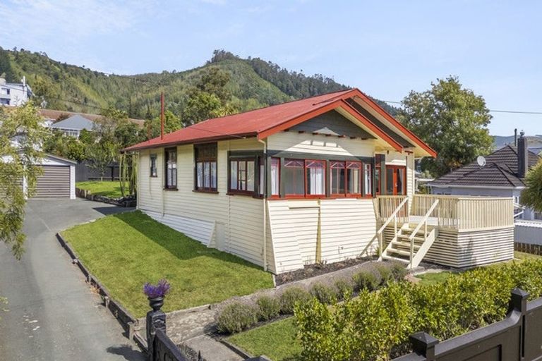 Photo of property in 35 Tipahi Street, Nelson South, Nelson, 7010