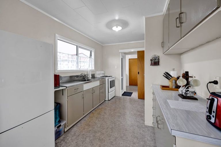 Photo of property in 13 Gibson Place, Patea, 4520