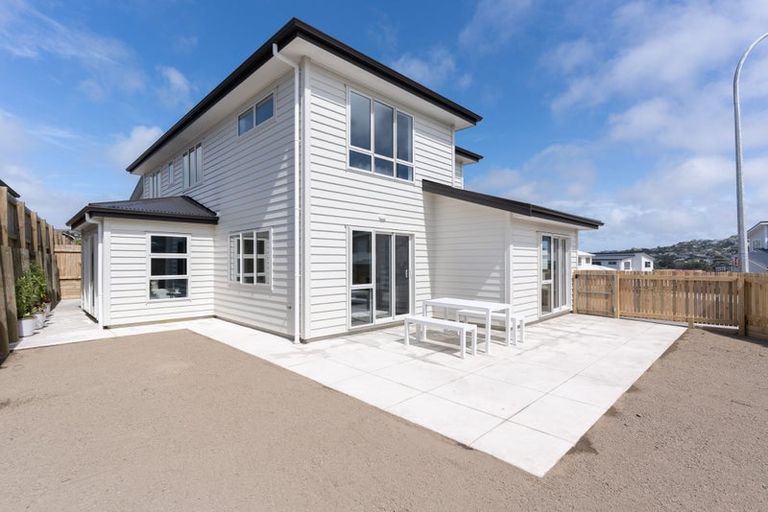 Photo of property in 1 Pine Hill Rise, Glenside, Wellington, 6037