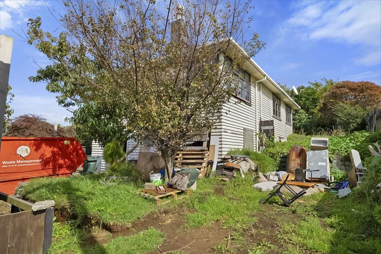 Photo of property in 77 Mould Street, Waitara, 4320