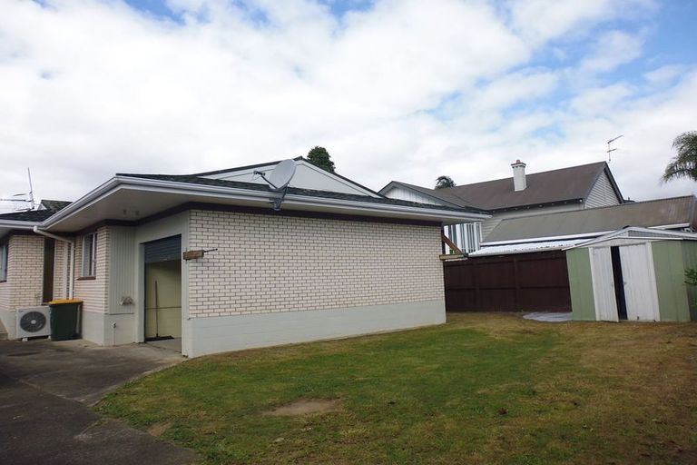 Photo of property in 2/105a Wallace Road, Papatoetoe, Auckland, 2025