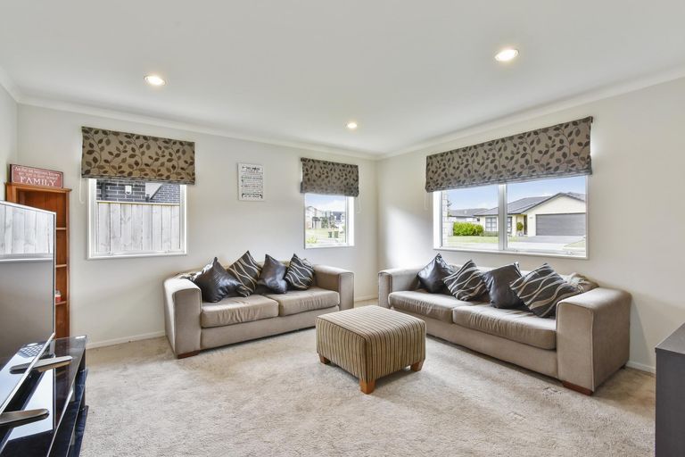 Photo of property in 61 Turnberry Drive, Wattle Downs, Auckland, 2103