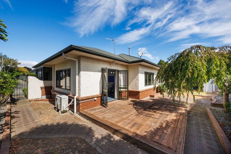 Photo of property in 12 Franklin Avenue, Hokowhitu, Palmerston North, 4410
