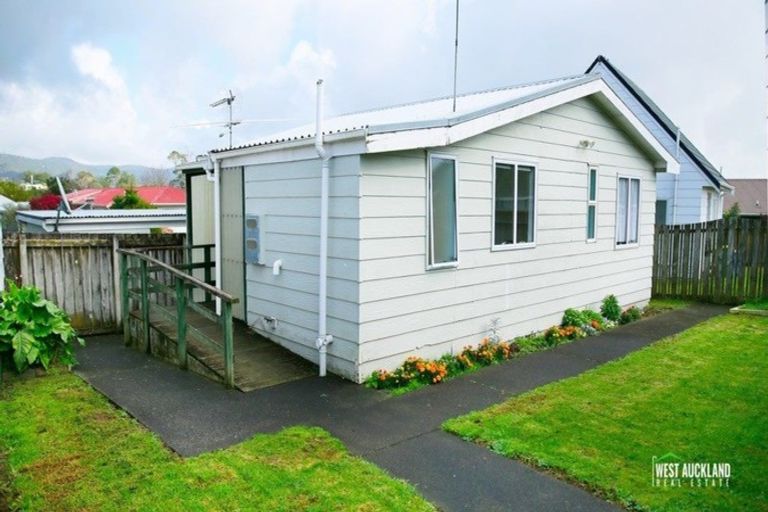 Photo of property in 2/1 Imperial Place, Henderson, Auckland, 0612