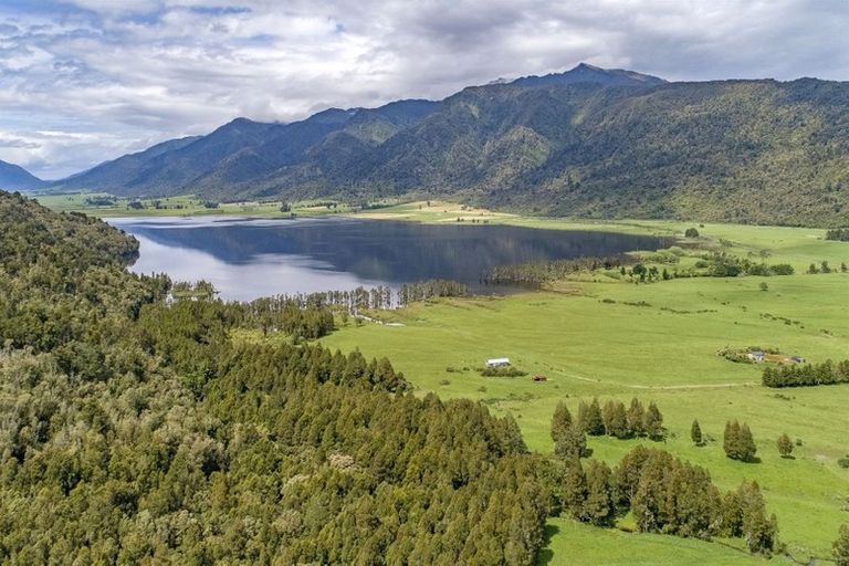 Photo of property in 2568 Lake Brunner Road, Inchbonnie, Kumara, 7875