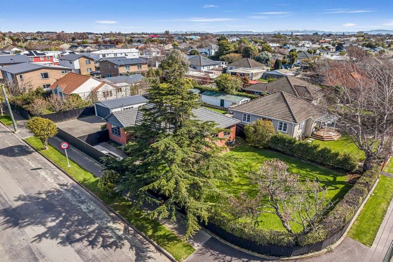 Photo of property in 121 Selwyn Street, Somerfield, Christchurch, 8024