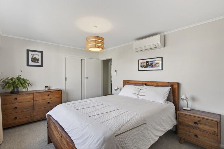 Photo of property in 25 Waiwera Place, Merrilands, New Plymouth, 4312