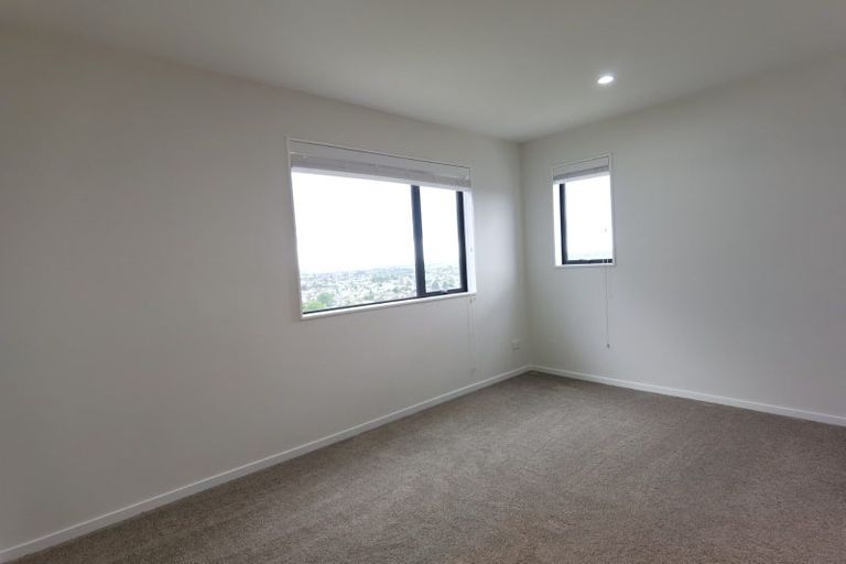 Photo of property in 9a Crestview Rise, Papakura, 2110