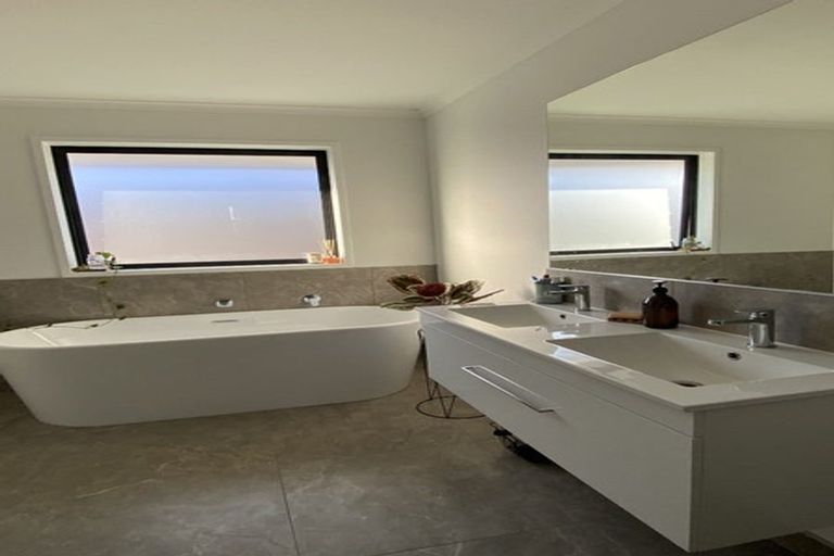 Photo of property in 4 Navy Lane, Papamoa, 3118