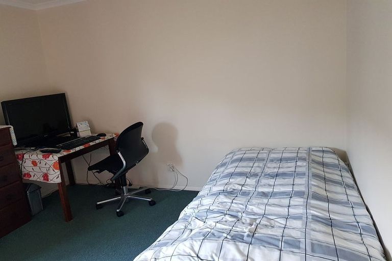 Photo of property in 164a Newlands Road, Newlands, Wellington, 6037