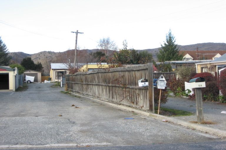 Photo of property in 5 Clutha Street, Alexandra, 9320