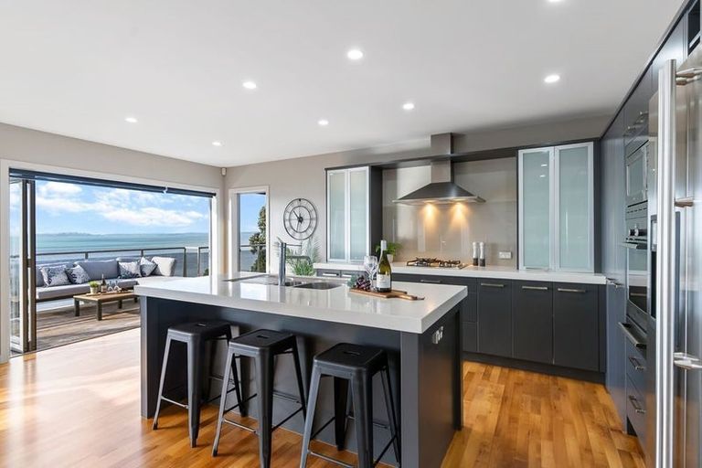 Photo of property in 17 Rangitoto View Road, Cockle Bay, Auckland, 2014