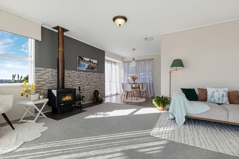Photo of property in 38 Sunvue Road, Glen Eden, Auckland, 0602