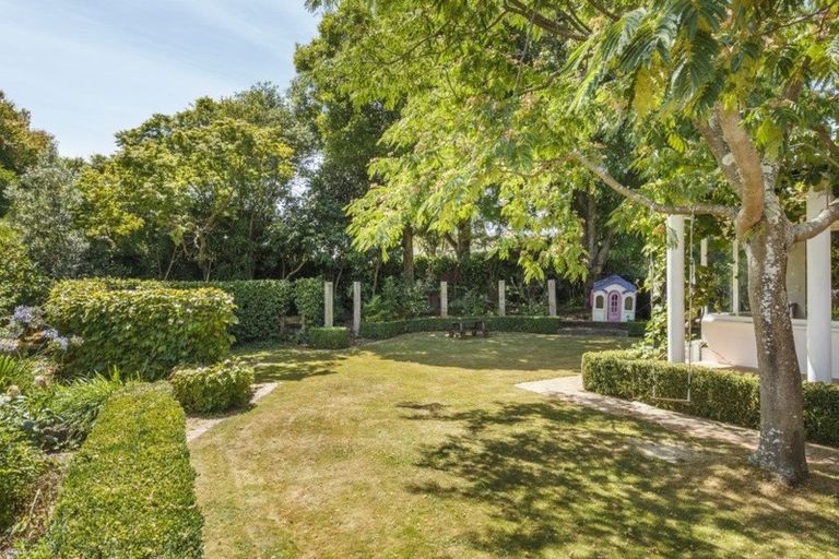 Photo of property in 23 Surrey Crescent, Hokowhitu, Palmerston North, 4410