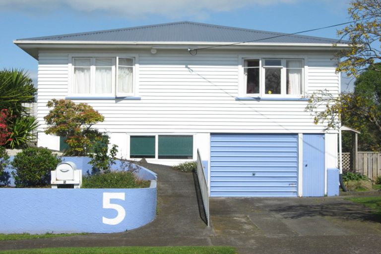 Photo of property in 5 York Crescent, Westown, New Plymouth, 4310