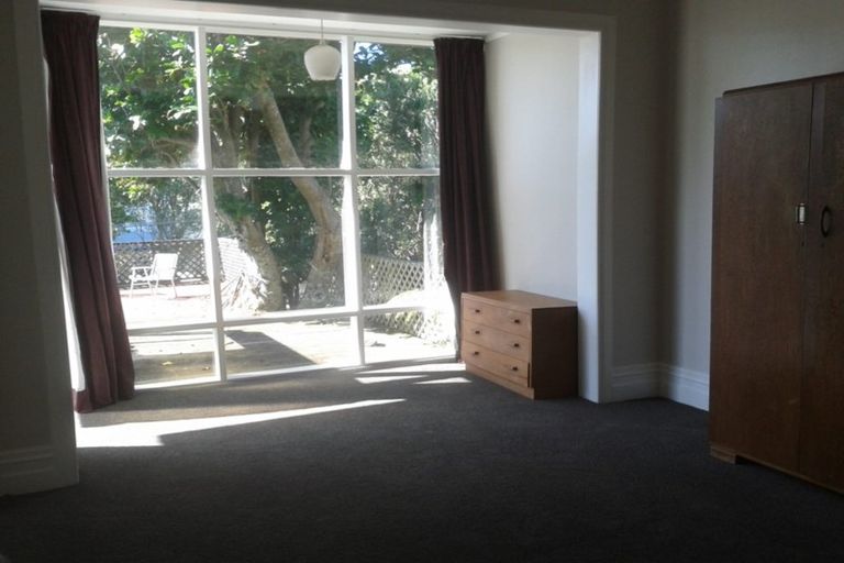 Photo of property in 34 Grove Road, Kelburn, Wellington, 6012