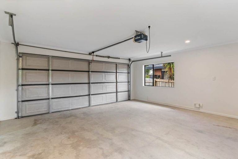 Photo of property in 15 Ali Place, Ranui, Auckland, 0612