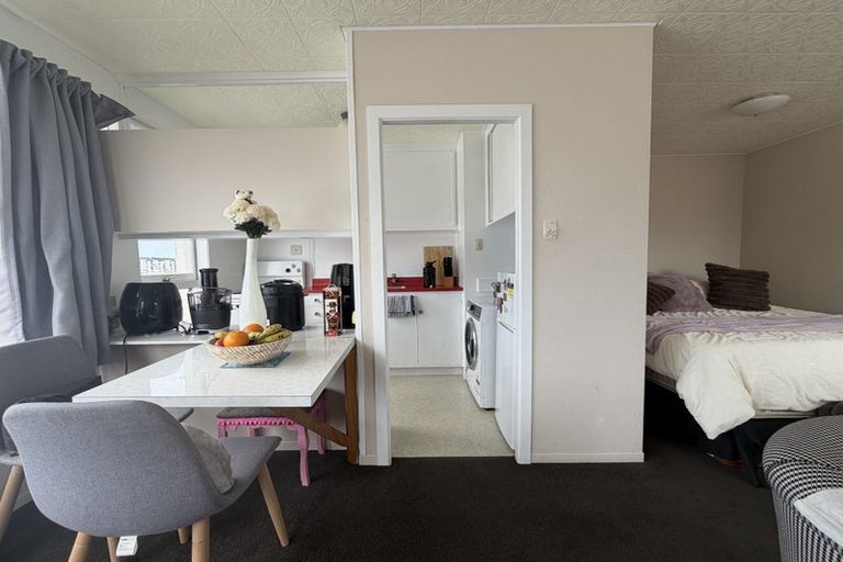 Photo of property in Churchill Flats, 213 The Terrace, Wellington Central, Wellington, 6011