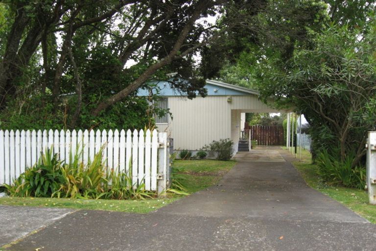 Photo of property in 27 Muir Avenue, Mangere Bridge, Auckland, 2022