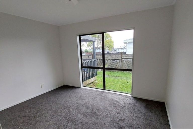 Photo of property in 5 Elisa Lane, Ranui, Auckland, 0612