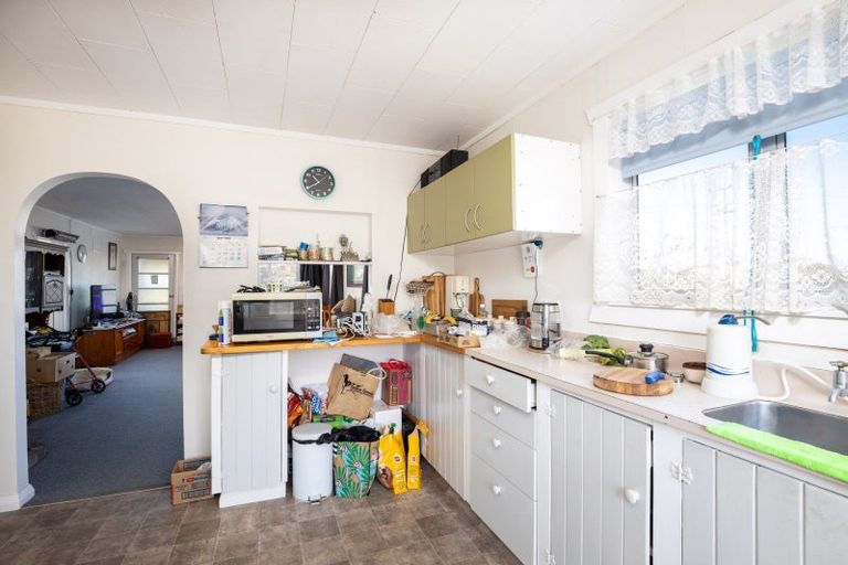 Photo of property in 42 Seymour Street, Waitara, 4320