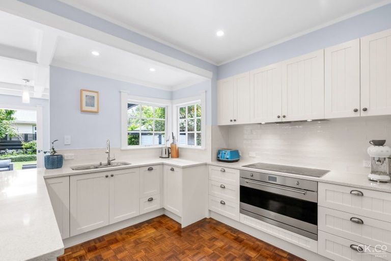 Photo of property in 17 Saint Albans Grove, Woburn, Lower Hutt, 5010