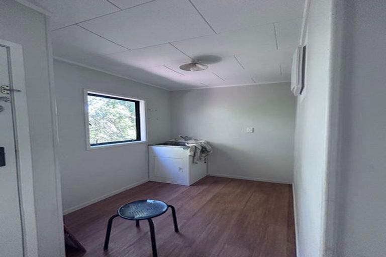 Photo of property in 121 Athena Drive, Totara Vale, Auckland, 0629